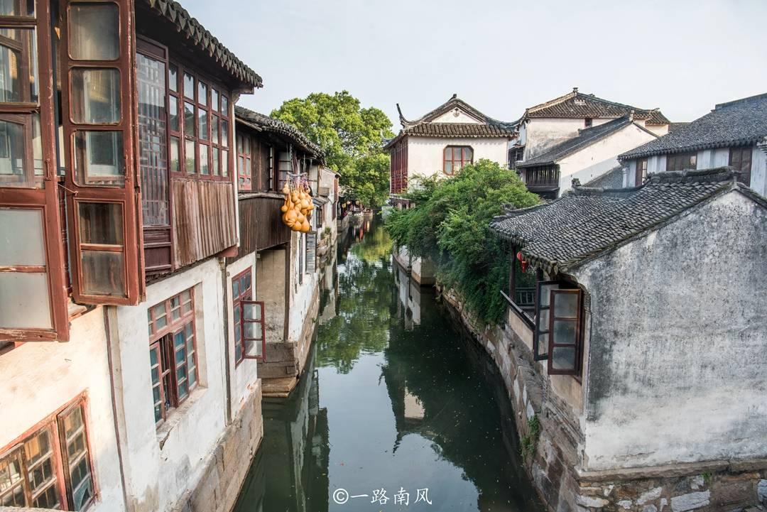 男子在淘宝下单价值3万手表后立即退款，该行为对商家有何影响？游戏画面